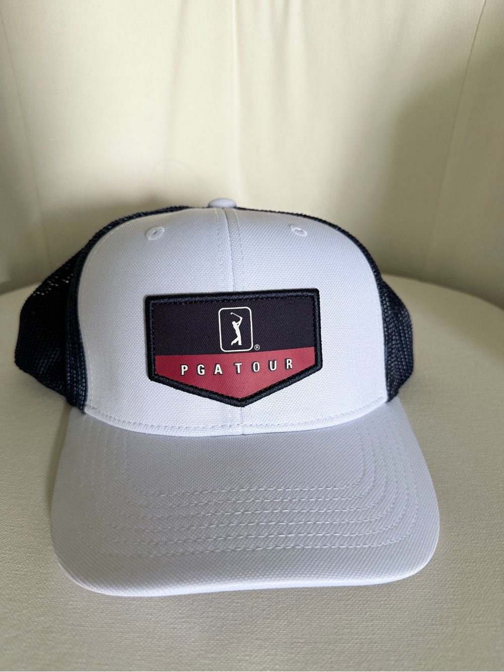 NWT PGA TOUR Mesh Trucker Hat – White/Navy Adjustable OSFM